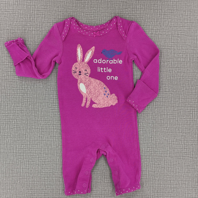 Pijama enteriza fucsia con estampado de conejo