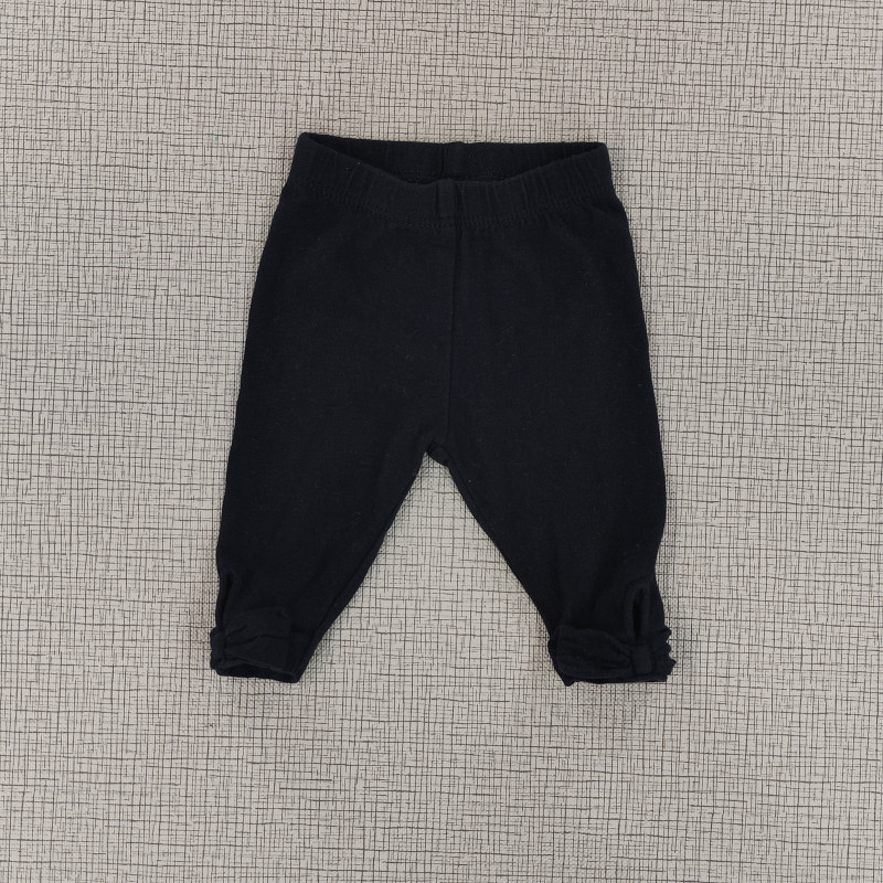 Pantalón negro con moño en los tobillos