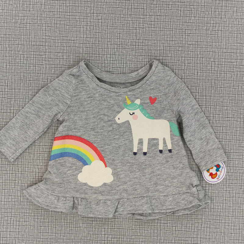 Camibuzo gris con estampado de unicornio
