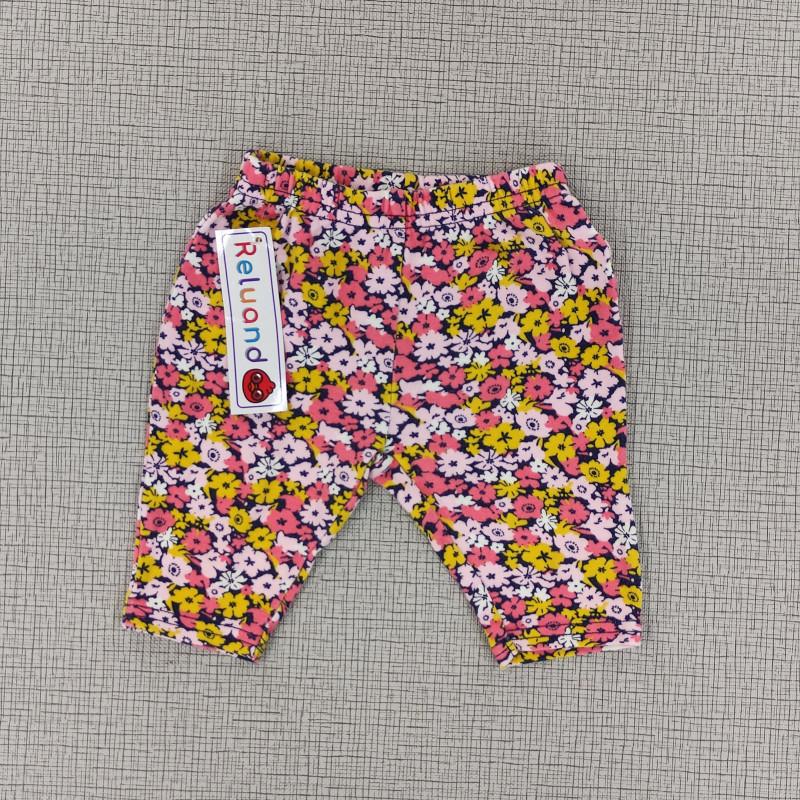 Pantalón azul oscuro con estampado de flores