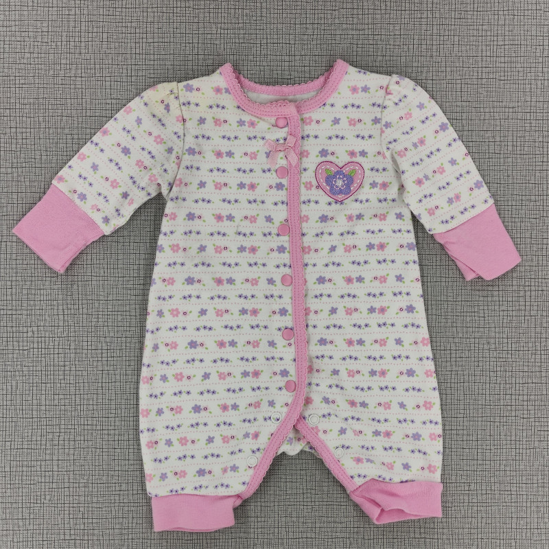 Pijama enteriza blanca filo rosado con estampado de flores