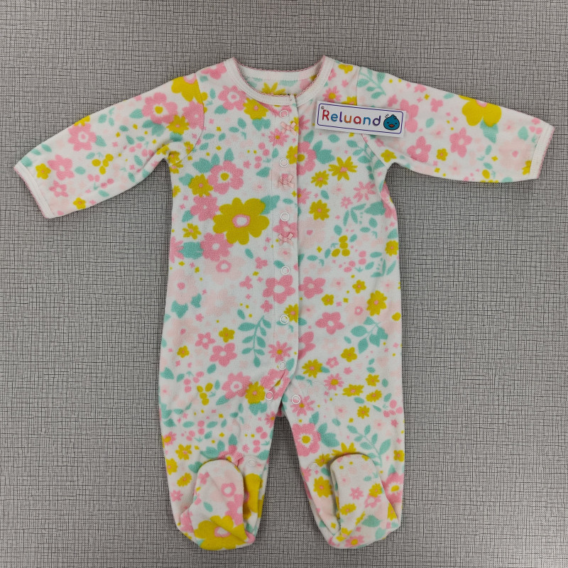 Pijama enteriza blanca con diseño de flores colores