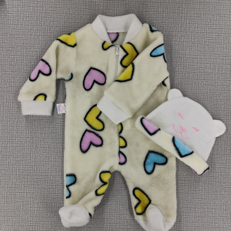 Pijama enteriza color crema estampado con corazones de colores